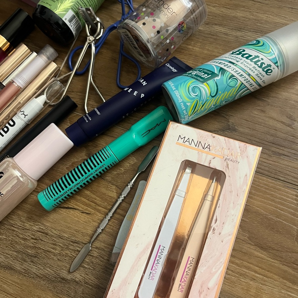 Random Beauty Bundle - Picture 5 of 7